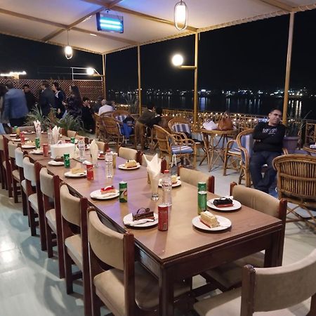Merry Land Hotel & Roof Top Nile Restaurant Луксор Екстериор снимка