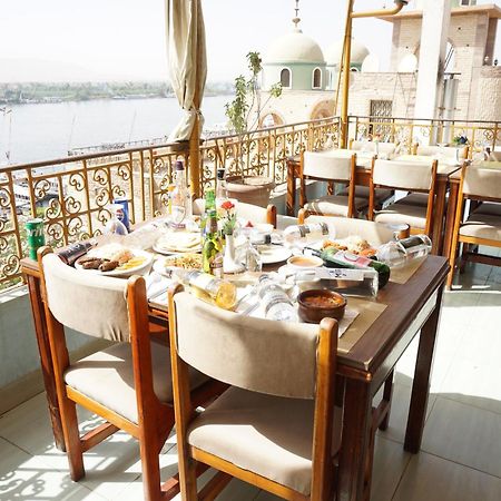 Merry Land Hotel & Roof Top Nile Restaurant Луксор Екстериор снимка