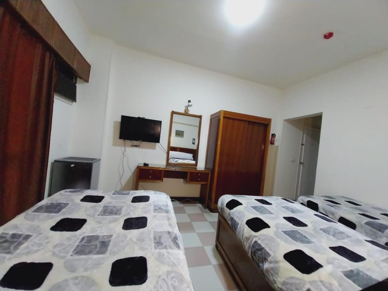 Merry Land Hotel & Roof Top Nile Restaurant Луксор Екстериор снимка