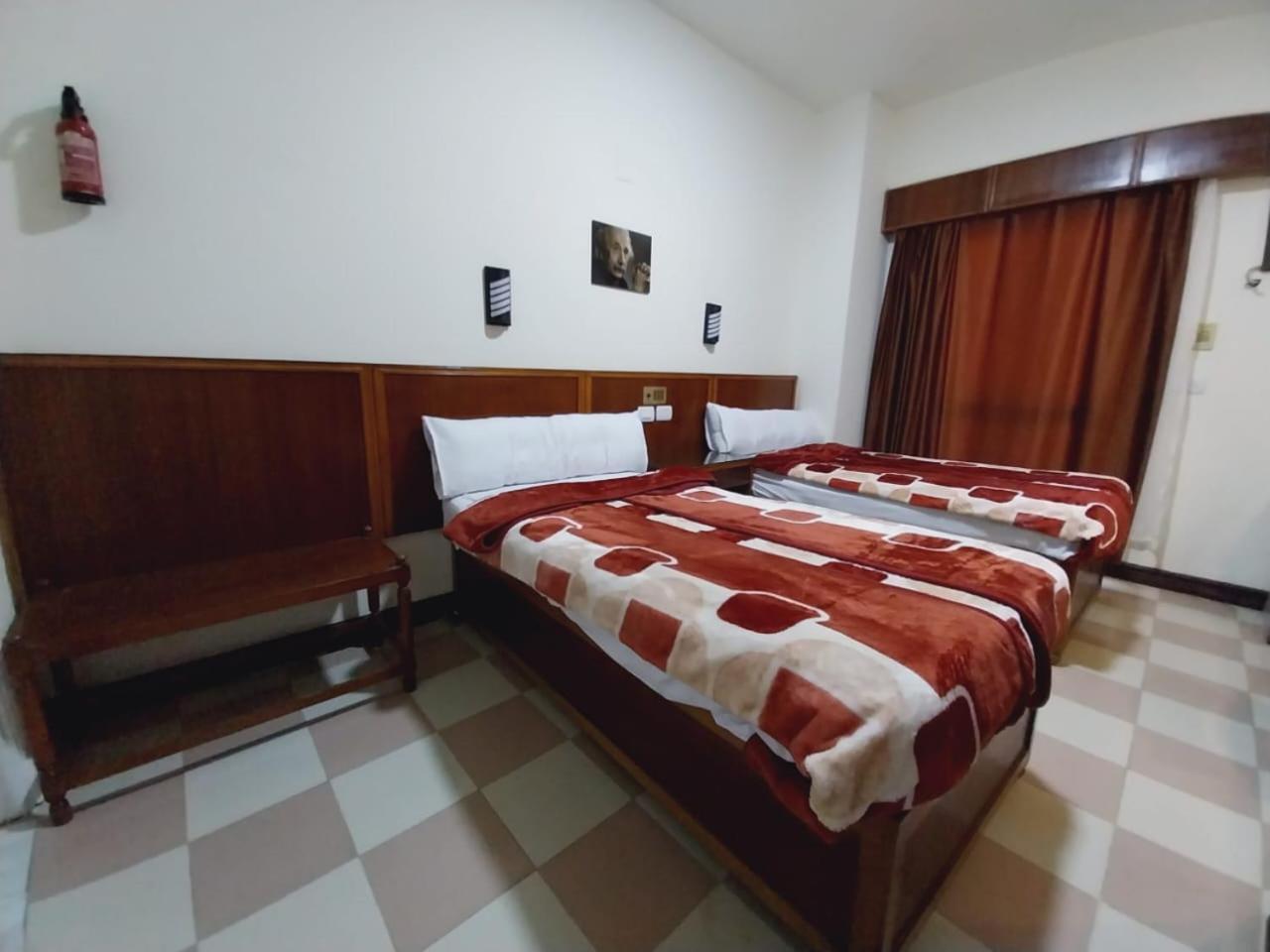 Merry Land Hotel & Roof Top Nile Restaurant Луксор Екстериор снимка