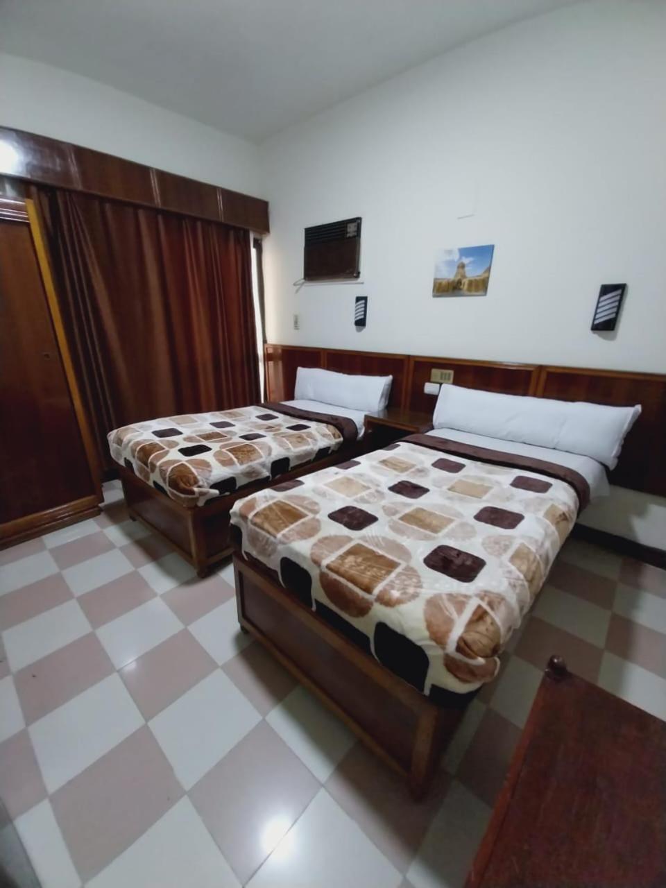 Merry Land Hotel & Roof Top Nile Restaurant Луксор Екстериор снимка