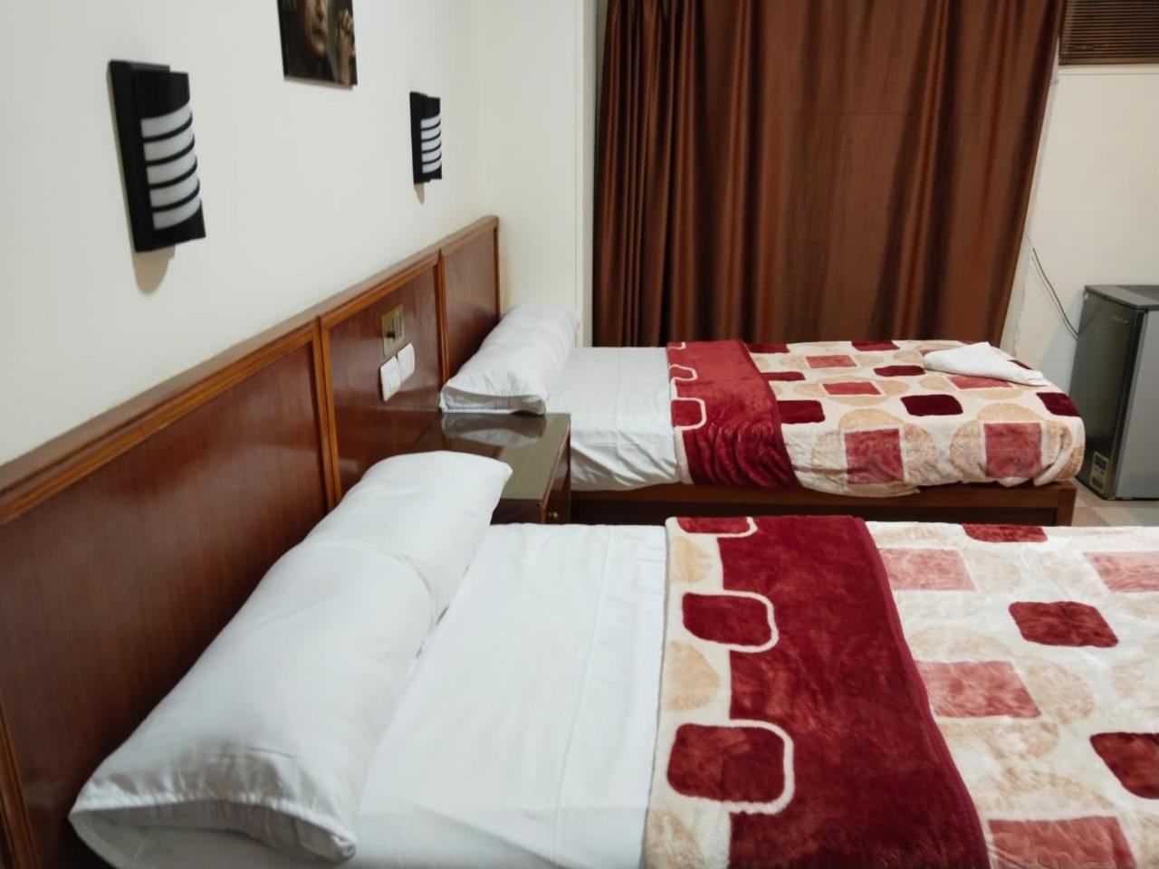 Merry Land Hotel & Roof Top Nile Restaurant Луксор Екстериор снимка