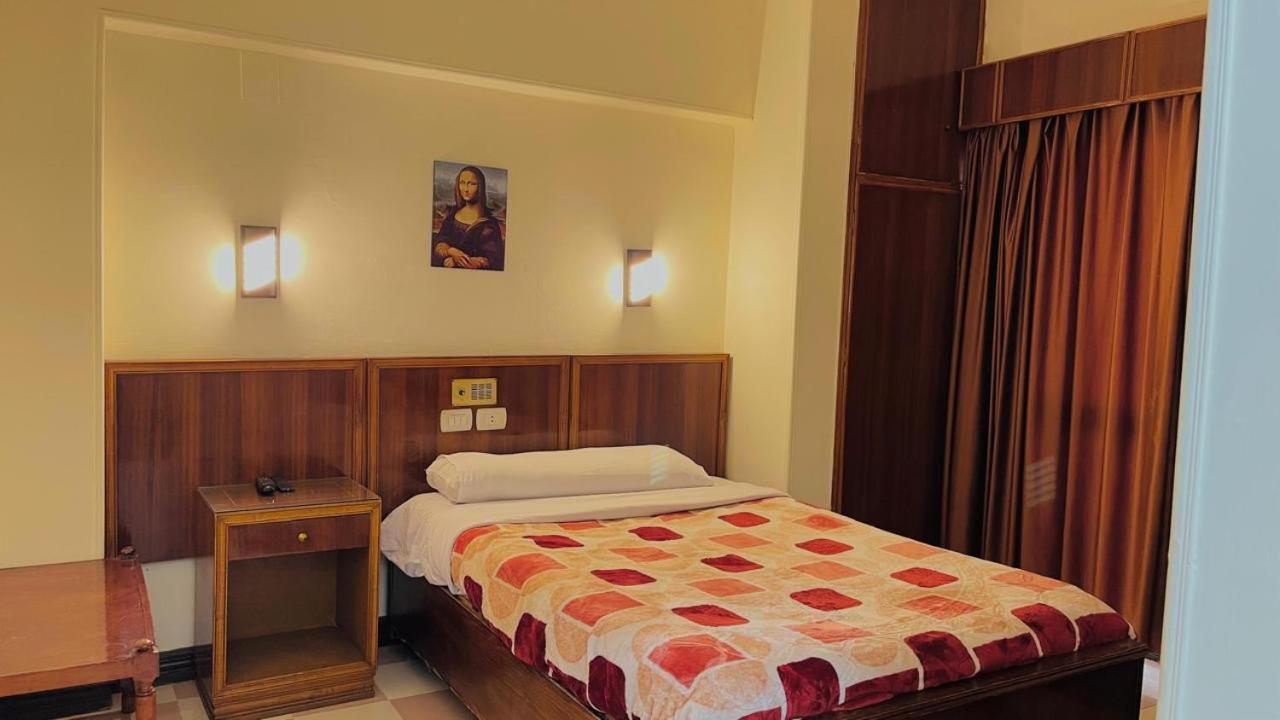 Merry Land Hotel & Roof Top Nile Restaurant Луксор Екстериор снимка
