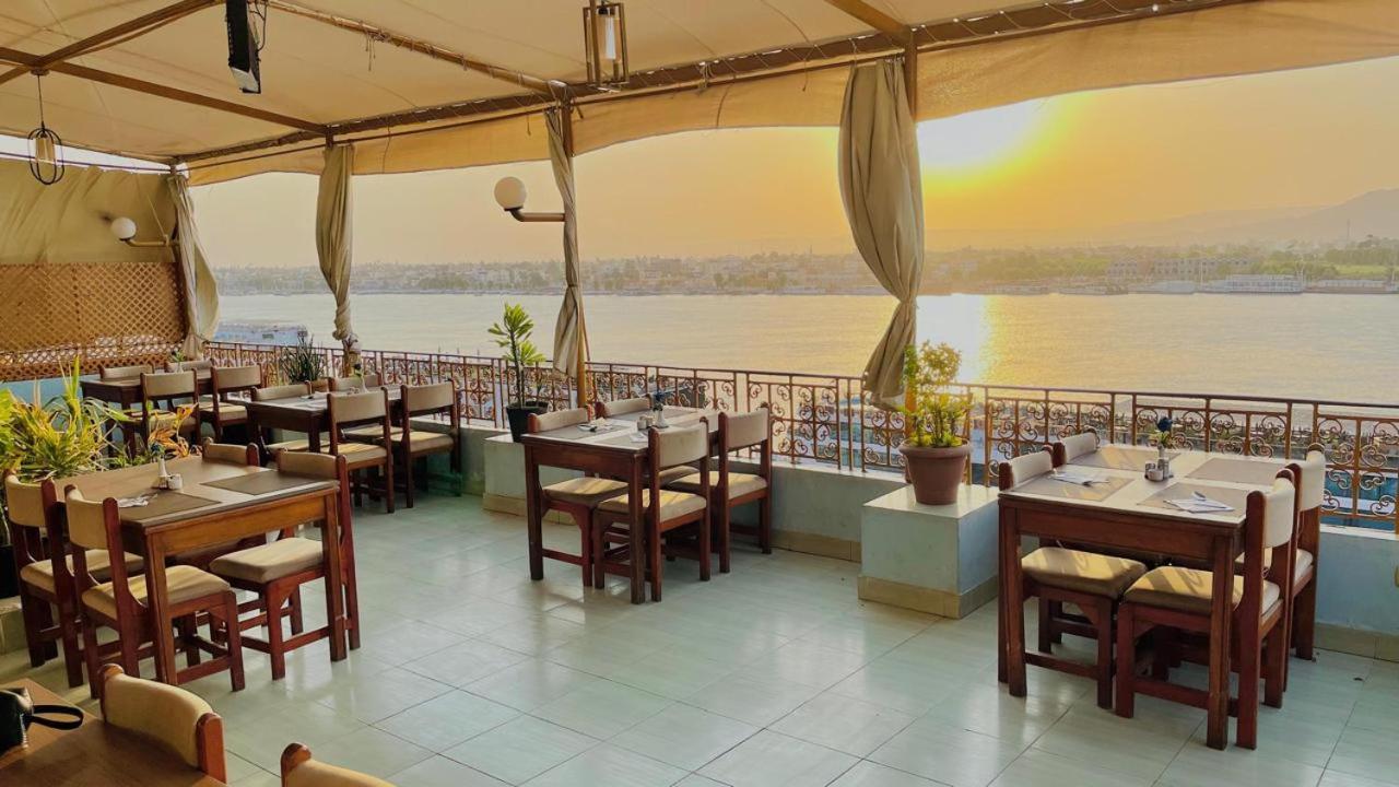 Merry Land Hotel & Roof Top Nile Restaurant Луксор Екстериор снимка