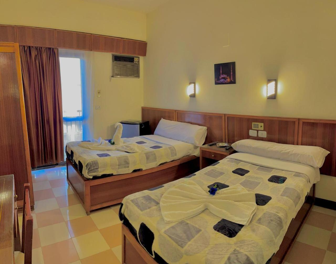 Merry Land Hotel & Roof Top Nile Restaurant Луксор Екстериор снимка