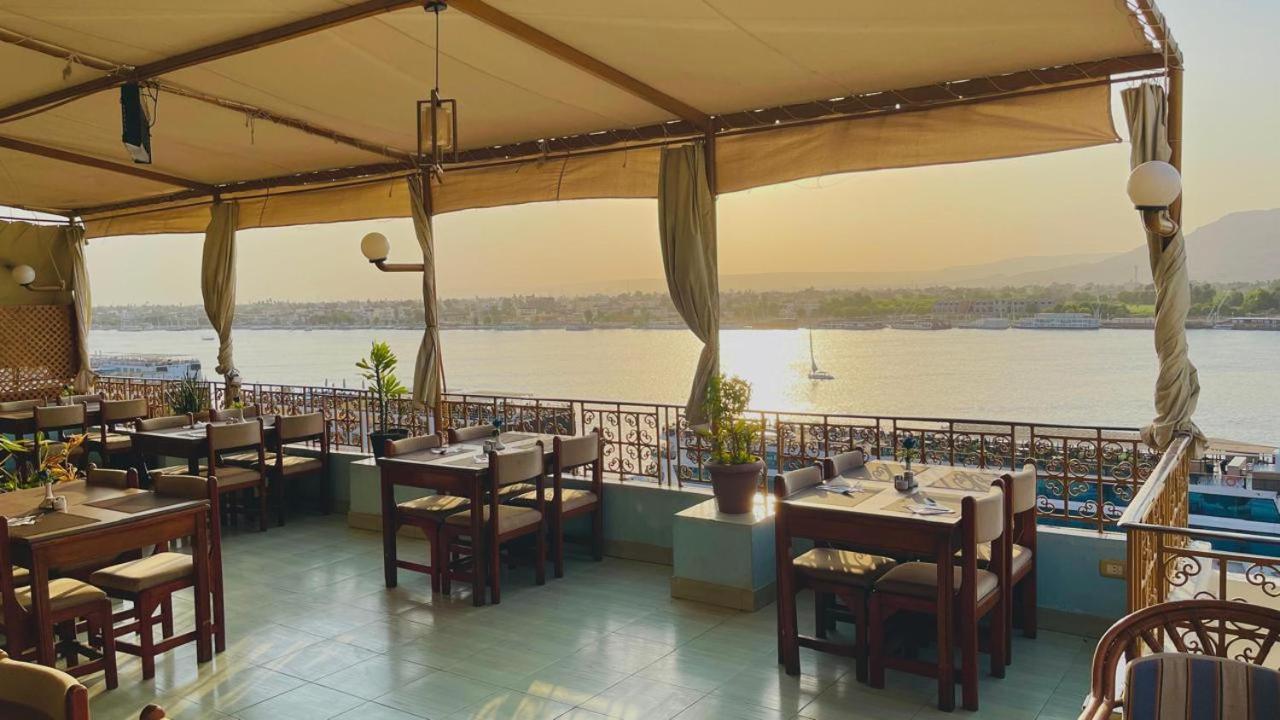 Merry Land Hotel & Roof Top Nile Restaurant Луксор Екстериор снимка