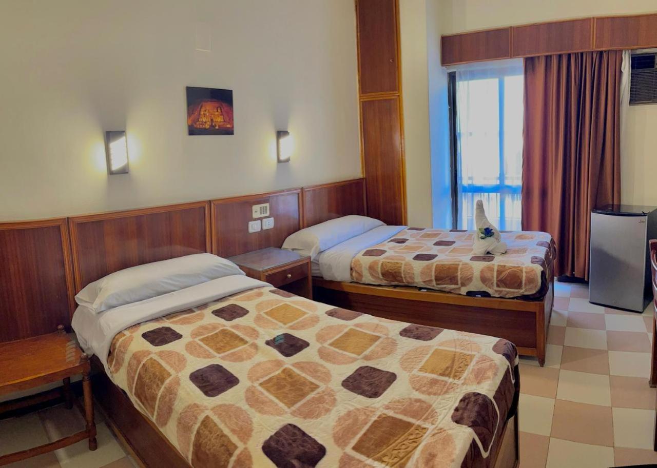 Merry Land Hotel & Roof Top Nile Restaurant Луксор Екстериор снимка
