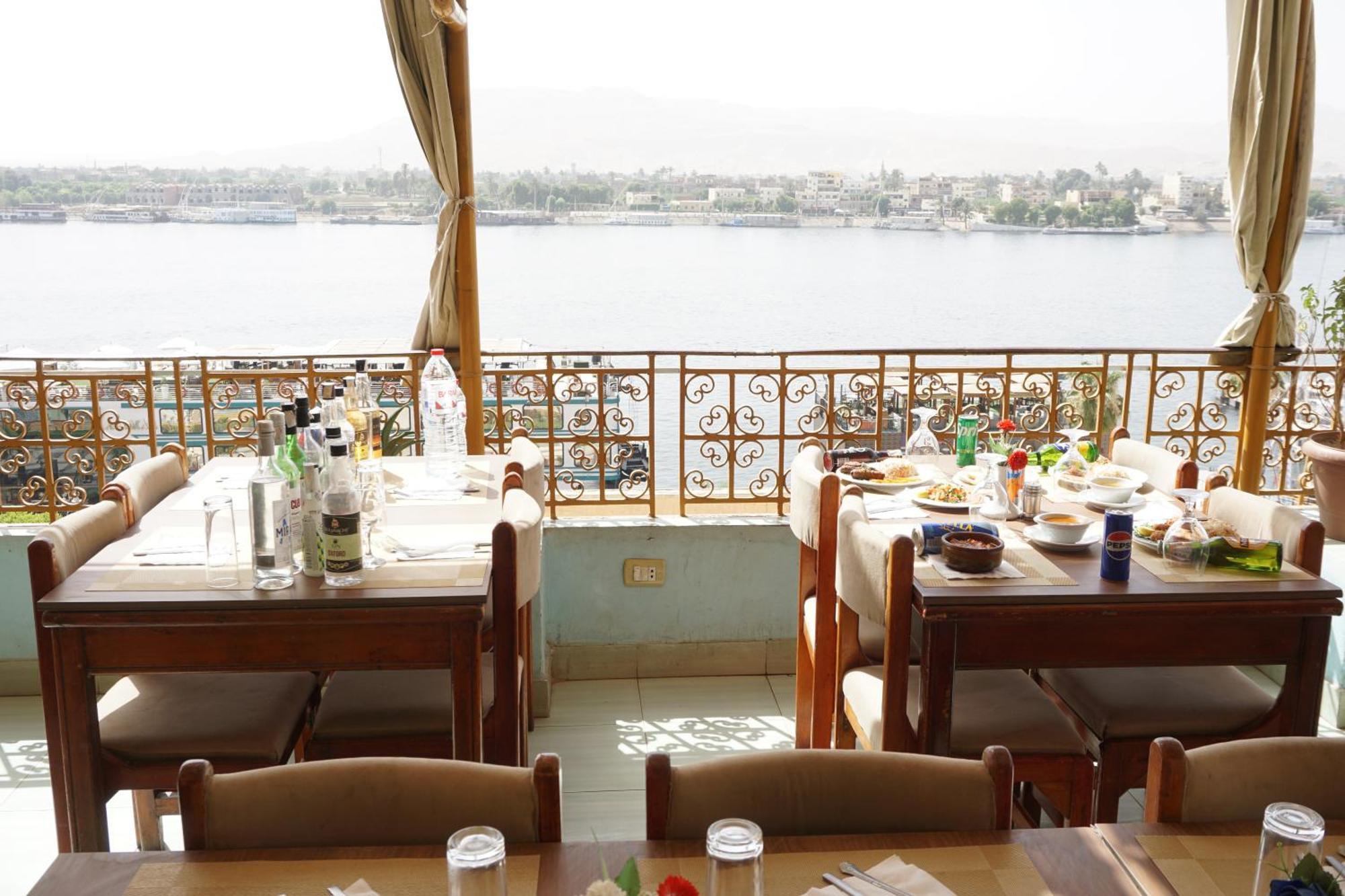 Merry Land Hotel & Roof Top Nile Restaurant Луксор Екстериор снимка