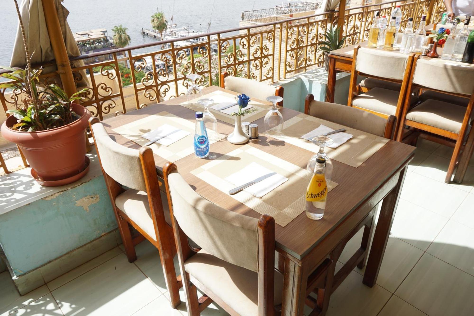 Merry Land Hotel & Roof Top Nile Restaurant Луксор Екстериор снимка