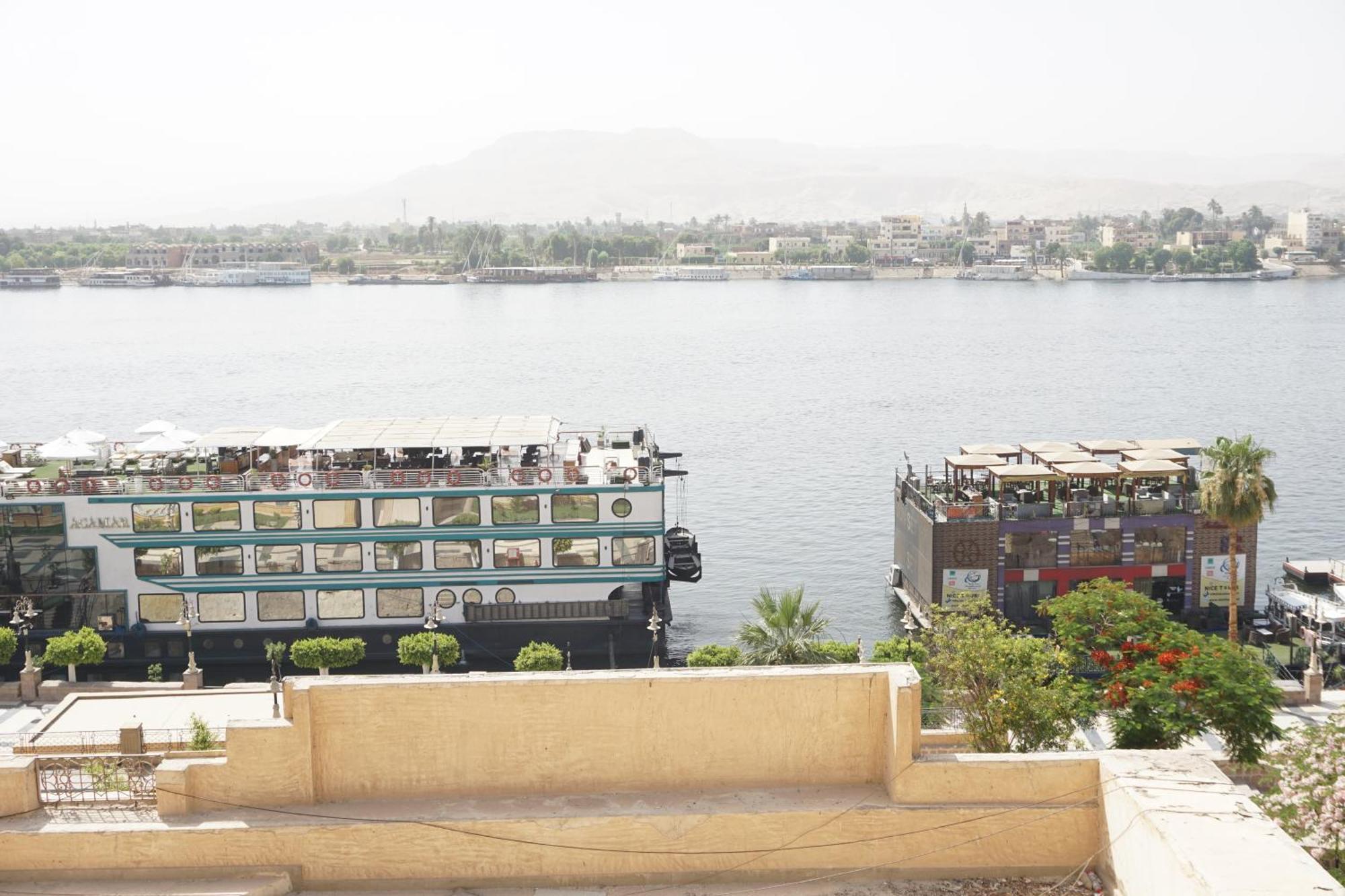 Merry Land Hotel & Roof Top Nile Restaurant Луксор Екстериор снимка