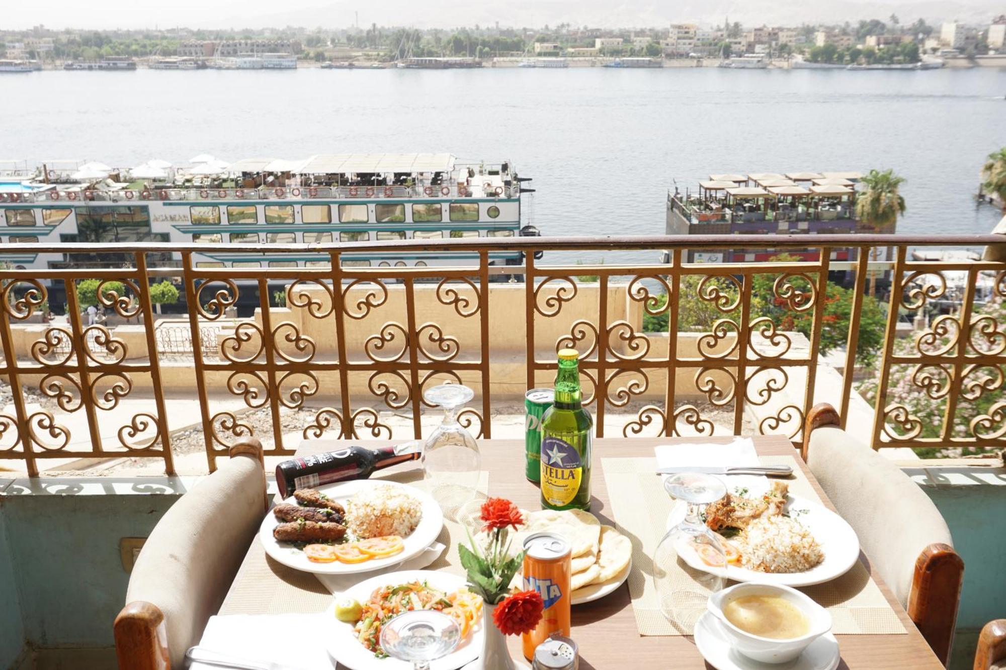 Merry Land Hotel & Roof Top Nile Restaurant Луксор Екстериор снимка