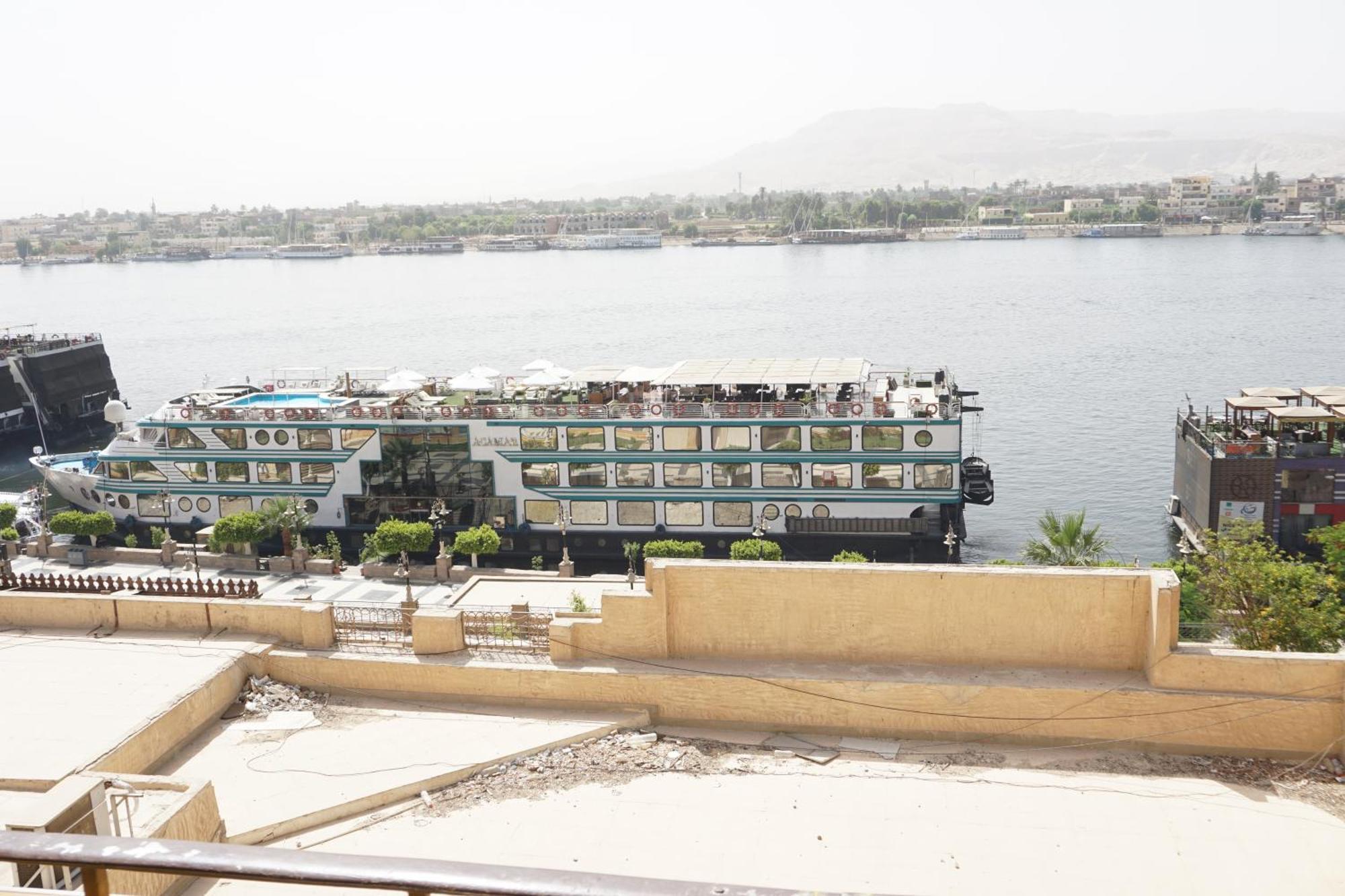 Merry Land Hotel & Roof Top Nile Restaurant Луксор Екстериор снимка