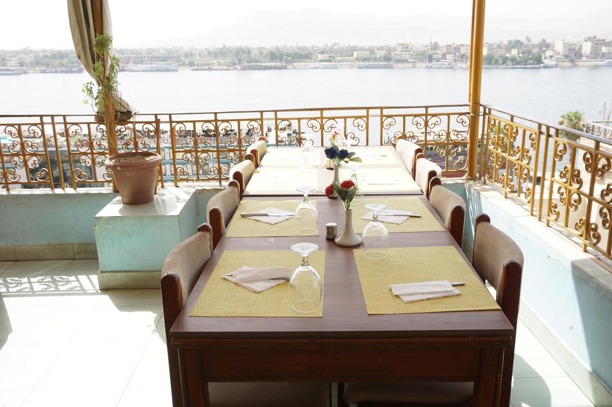 Merry Land Hotel & Roof Top Nile Restaurant Луксор Екстериор снимка