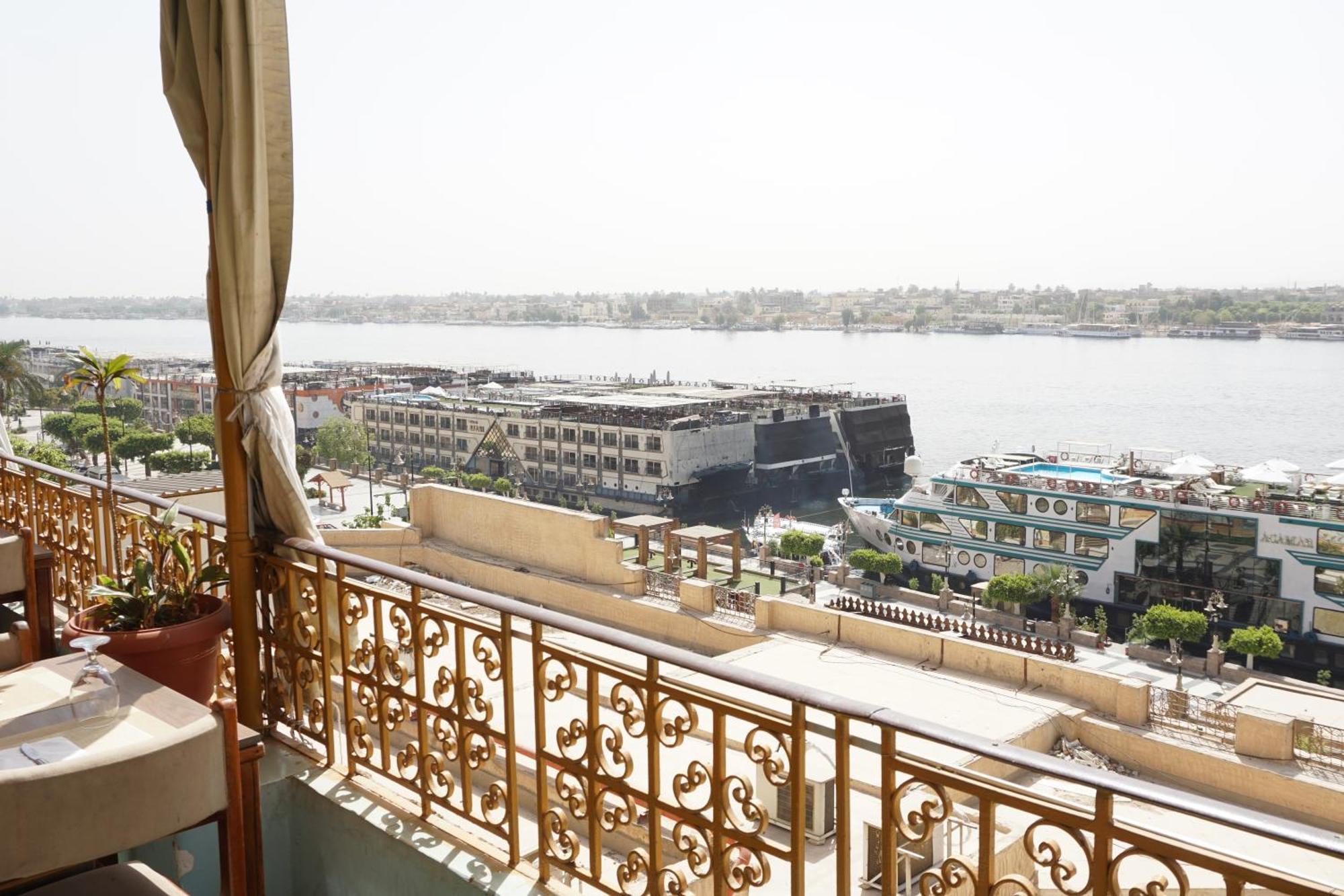 Merry Land Hotel & Roof Top Nile Restaurant Луксор Екстериор снимка