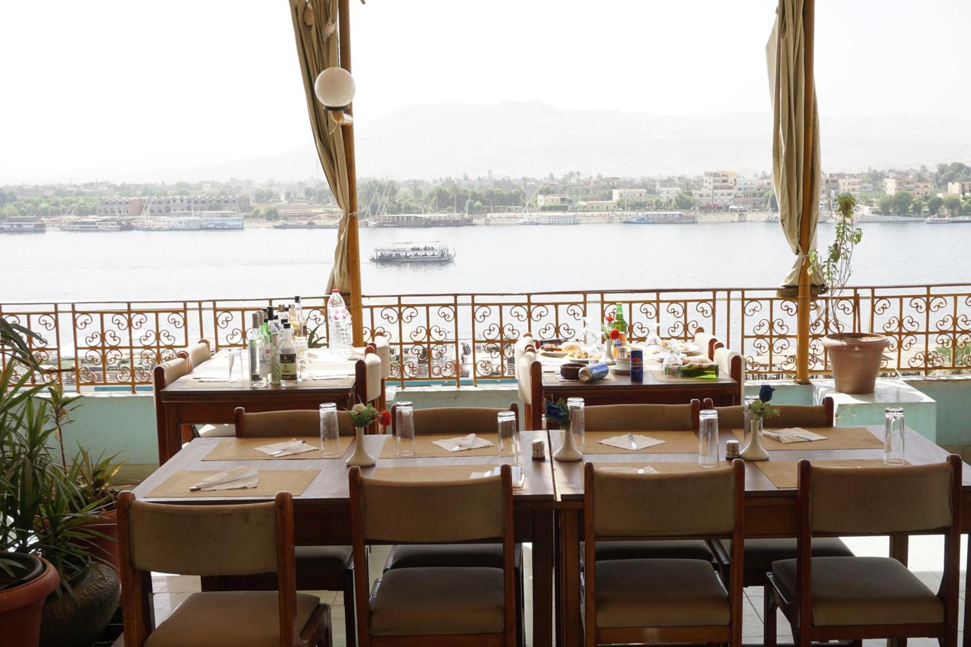 Merry Land Hotel & Roof Top Nile Restaurant Луксор Екстериор снимка