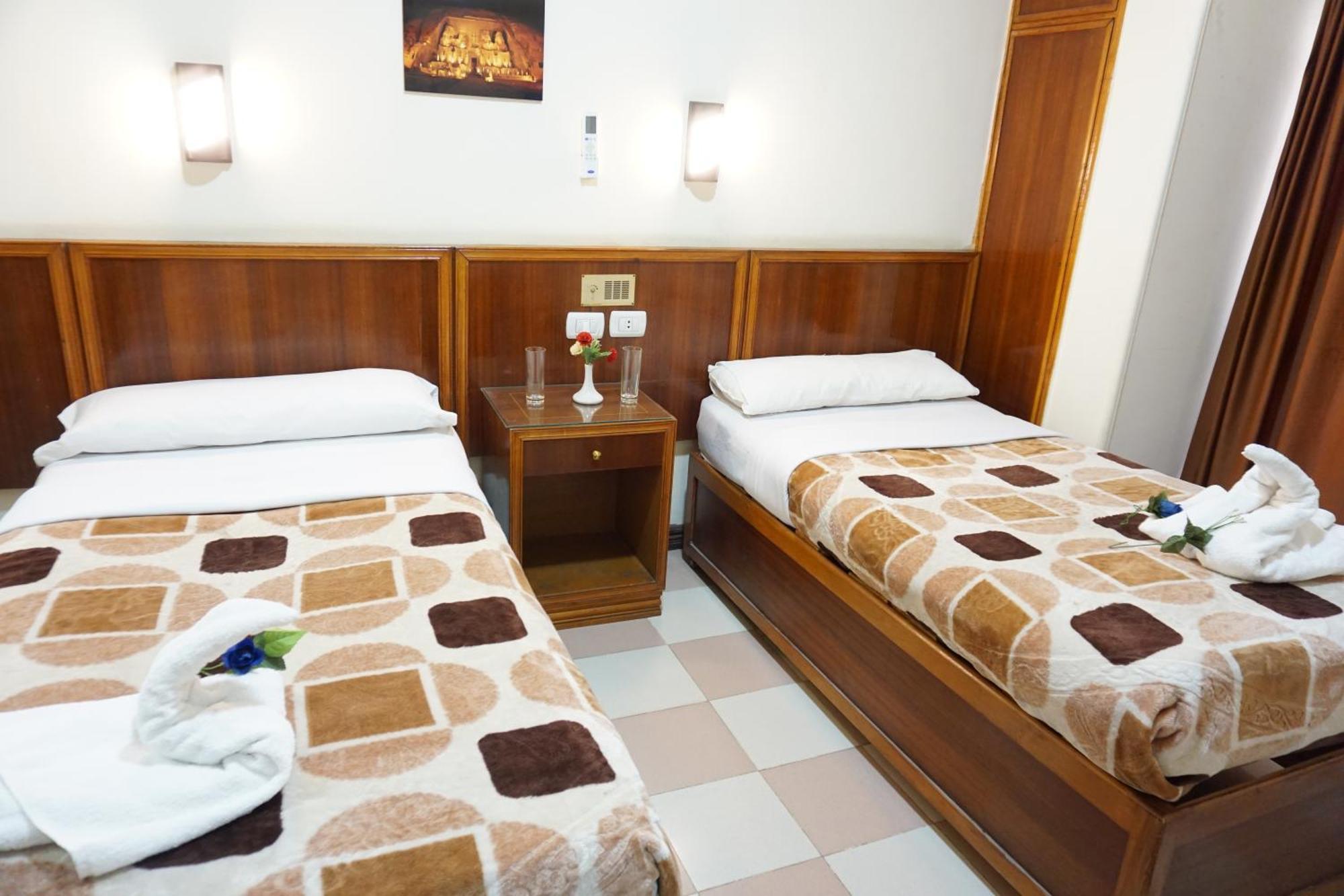 Merry Land Hotel & Roof Top Nile Restaurant Луксор Екстериор снимка